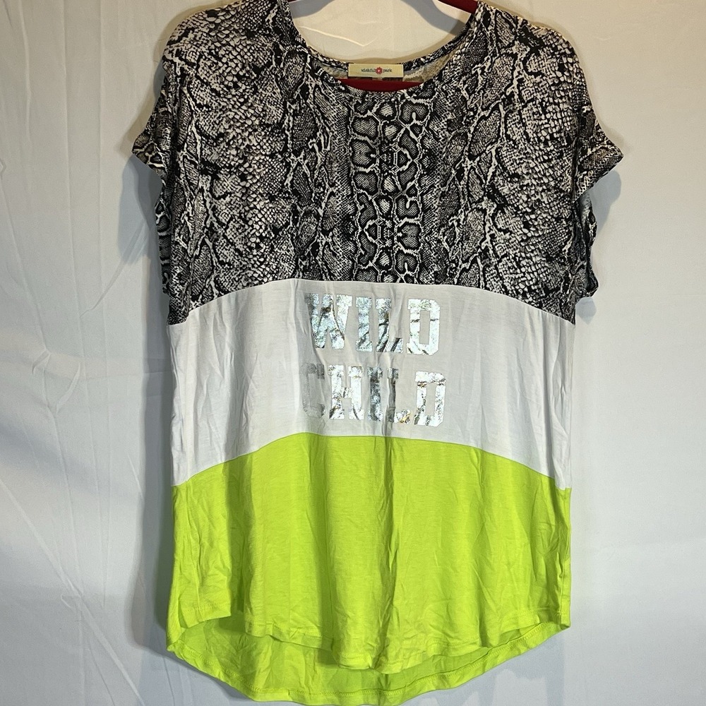 WISHFUL PARK Large L Wild Child Shirt Green White Black Short Sleeve Shiny